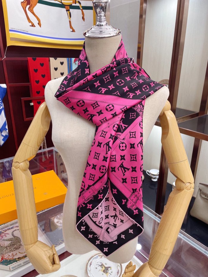 LOUIS VUITTON Scarves