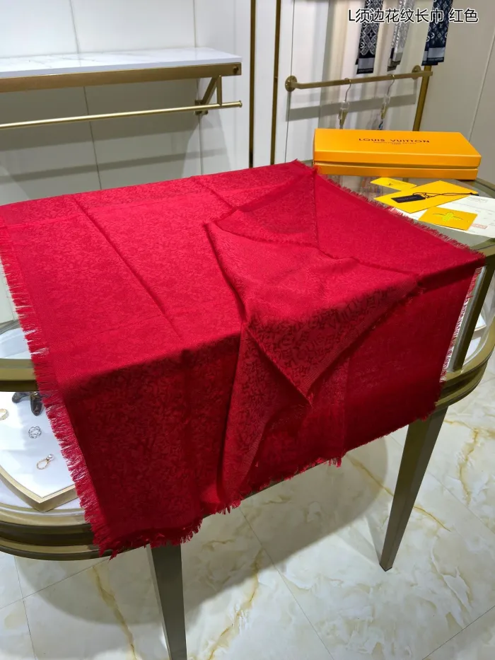 LOUIS VUITTON Scarves