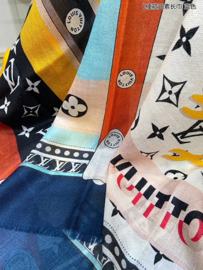 LOUIS VUITTON Scarves