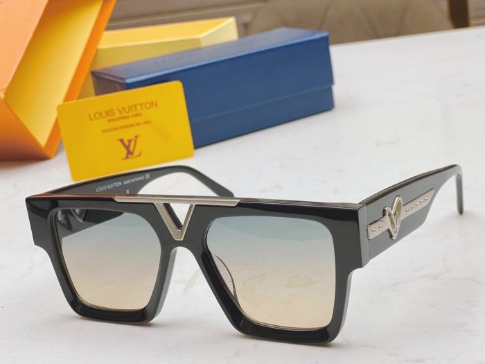 LOUIS VUITTON Sunglasses