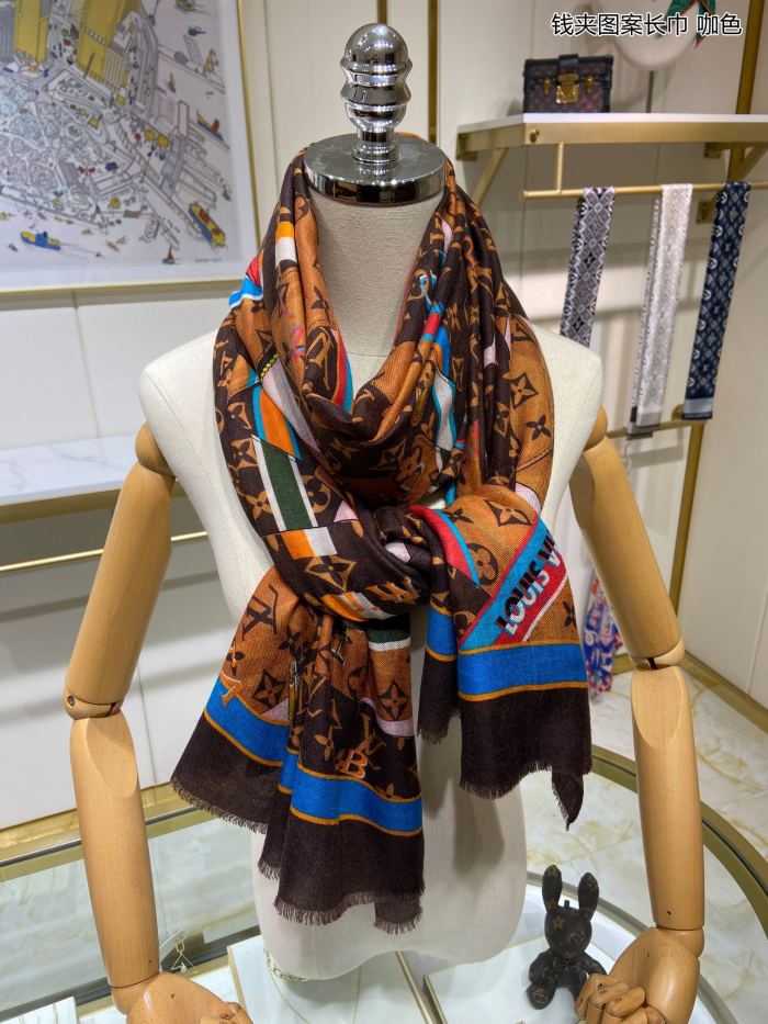 LOUIS VUITTON Scarves