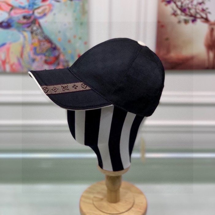 LOUIS VUITTON Hats