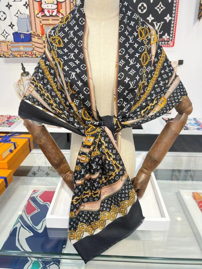 LOUIS VUITTON Scarves