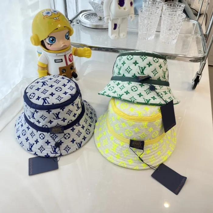 LOUIS VUITTON Hats