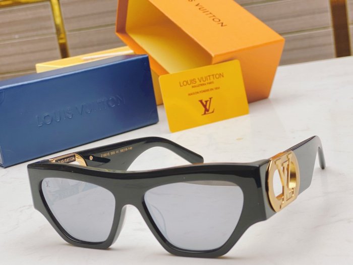 LOUIS VUITTON Sunglasses