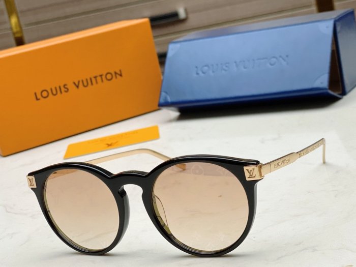 LOUIS VUITTON Sunglasses