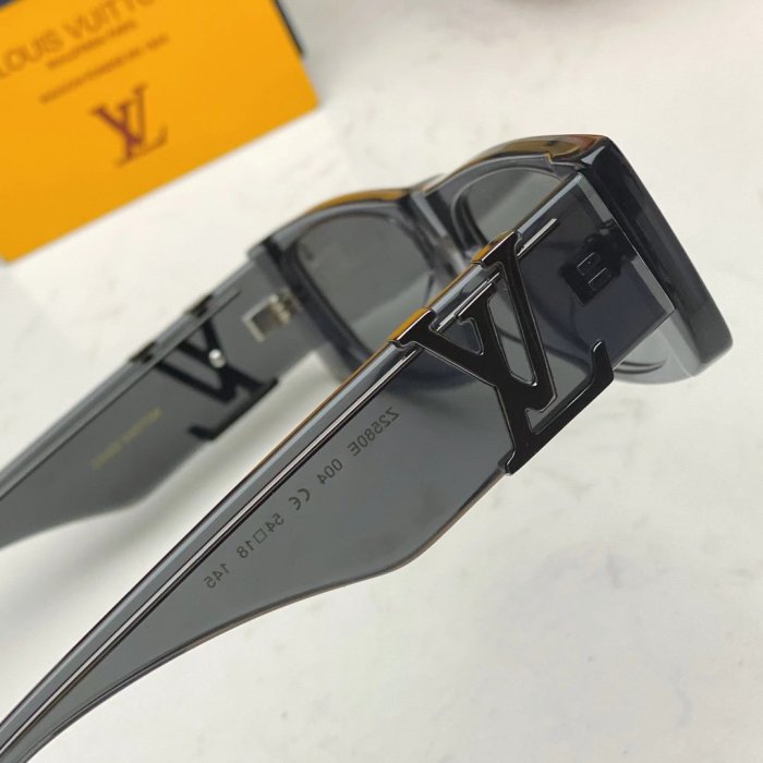 LOUIS VUITTON Sunglasses