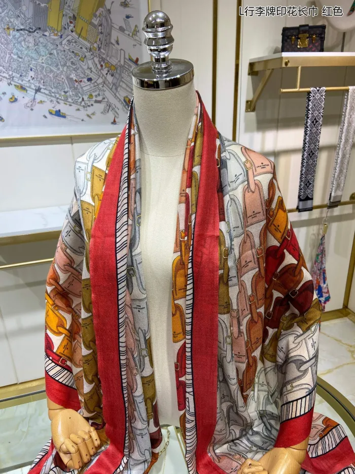 LOUIS VUITTON Scarves