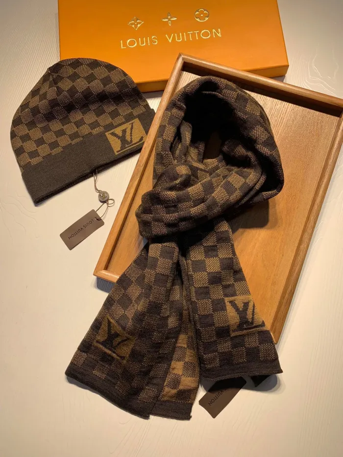 LOUIS VUITTON Hats