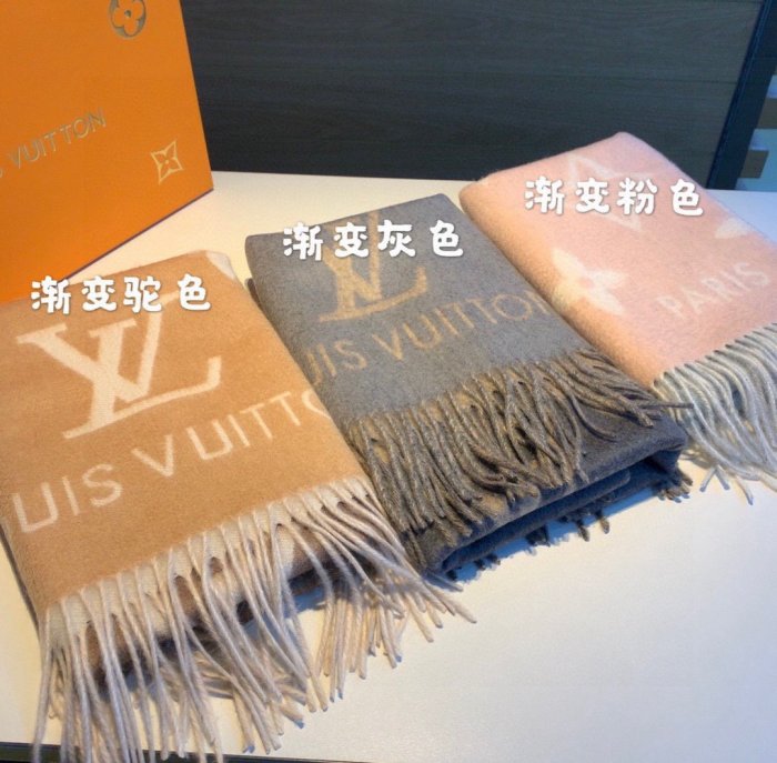 LOUIS VUITTON Scarves