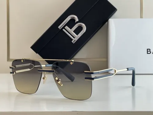 BALMAIN Sunglasses