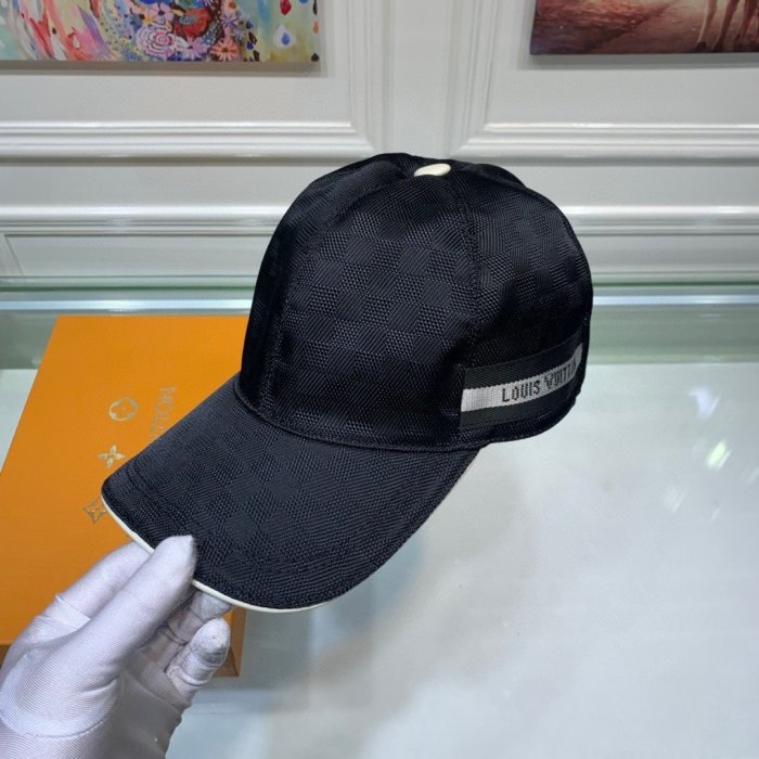 LOUIS VUITTON Hats