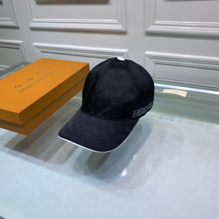 LOUIS VUITTON Hats