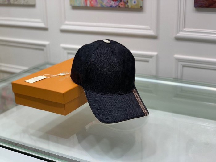 LOUIS VUITTON Hats