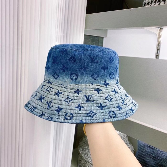 LOUIS VUITTON Hats