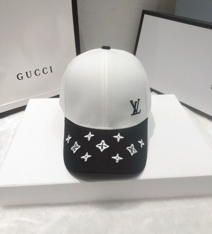 LOUIS VUITTON Hats