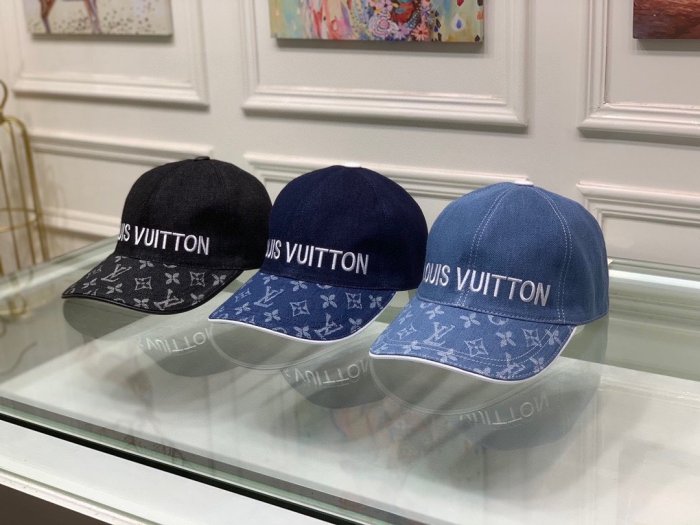 LOUIS VUITTON Hats