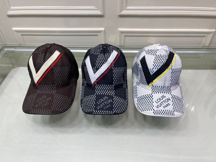 LOUIS VUITTON Hats