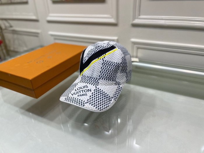 LOUIS VUITTON Hats