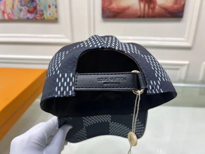 LOUIS VUITTON Hats