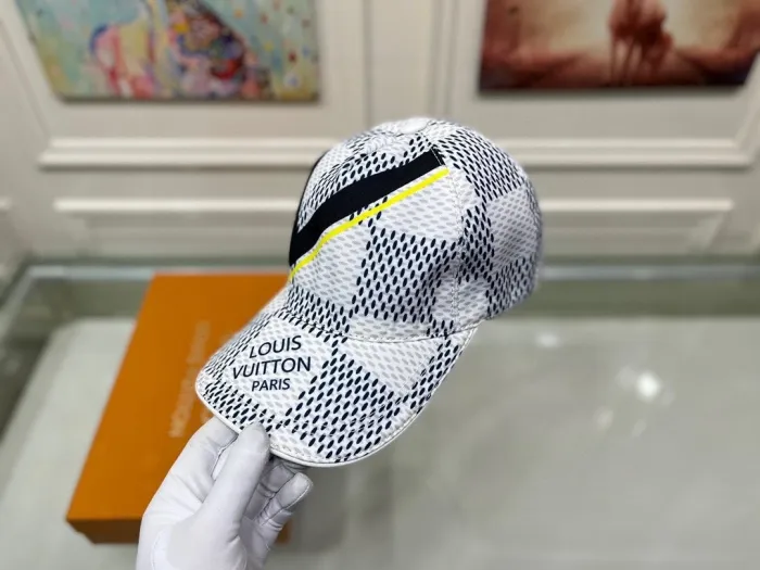 LOUIS VUITTON Hats