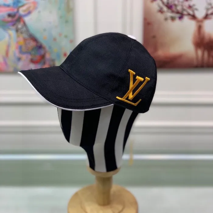 LOUIS VUITTON Hats