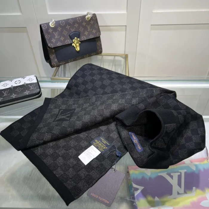 LOUIS VUITTON Hats