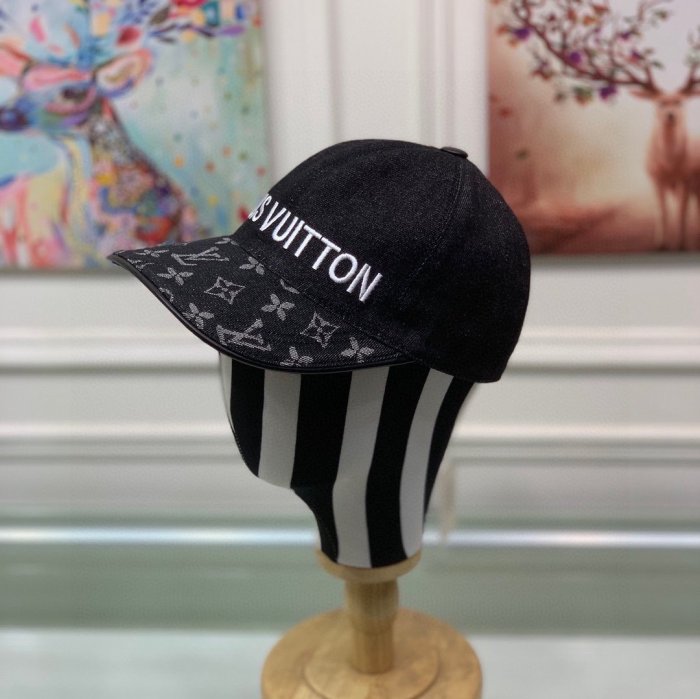 LOUIS VUITTON Hats