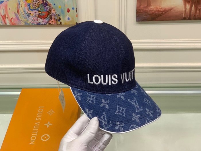 LOUIS VUITTON Hats