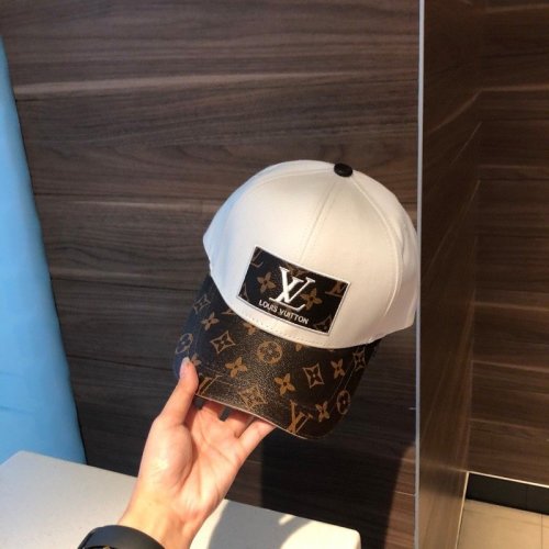 LOUIS VUITTON Hats