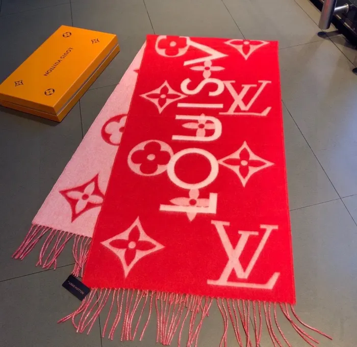 LOUIS VUITTON Scarves