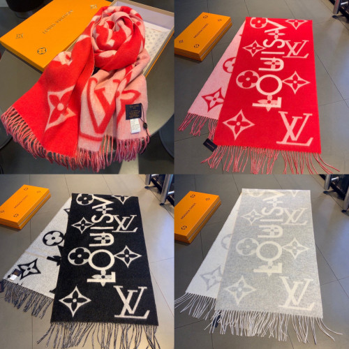 LOUIS VUITTON Scarves