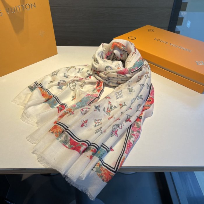 LOUIS VUITTON Scarves