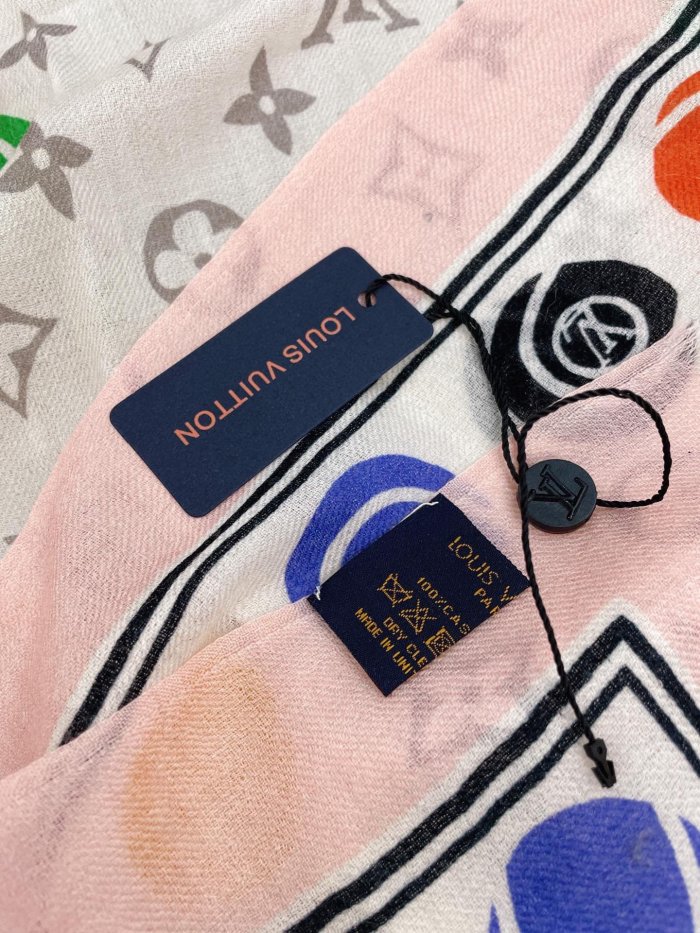 LOUIS VUITTON Scarves