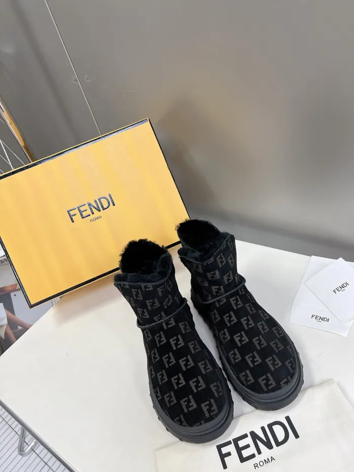 Fendi women _Boots shoes eur 35-40