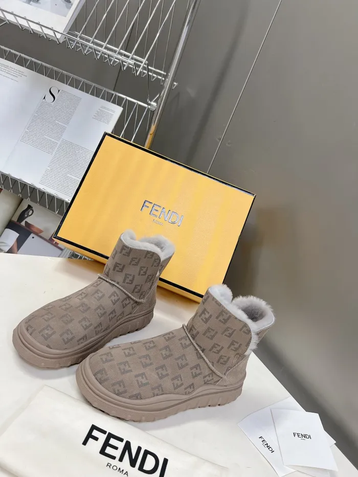 Fendi women _Boots shoes eur 35-40