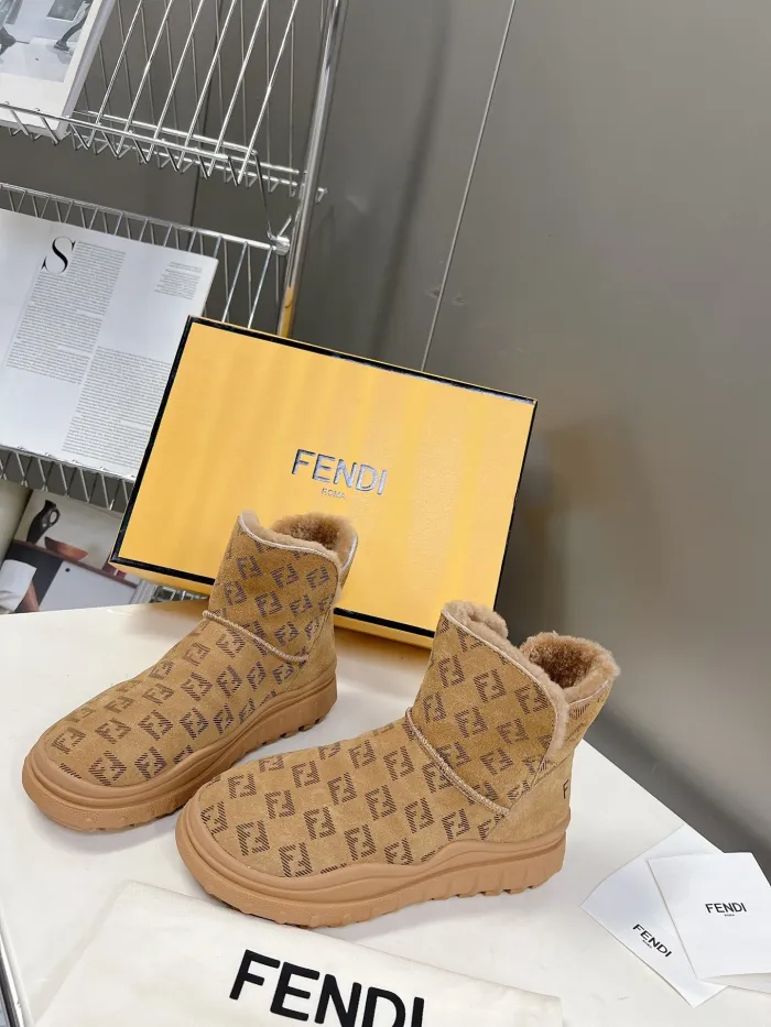 Fendi women _Boots shoes eur 35-40