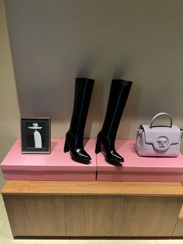 Fendi women _Boots shoes eur 35-40