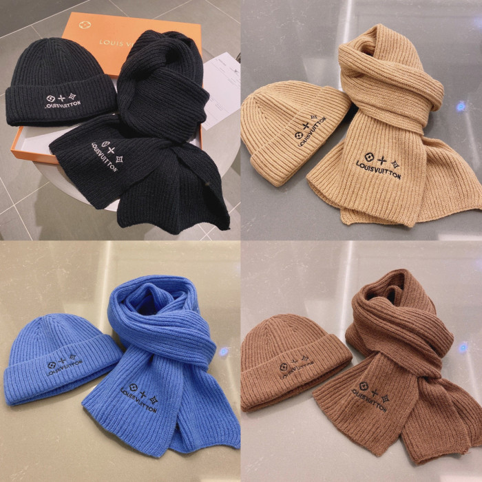 LOUIS VUITTON Scarves