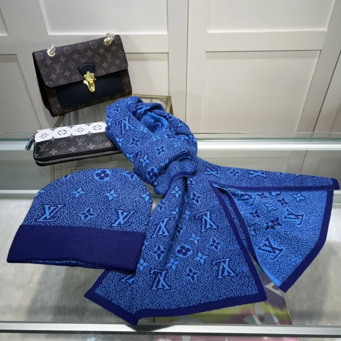 LOUIS VUITTON Hats