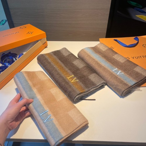 LOUIS VUITTON Scarves