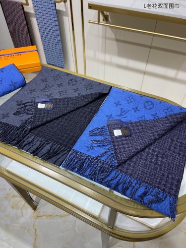 LOUIS VUITTON Scarves