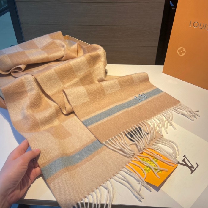 LOUIS VUITTON Scarves