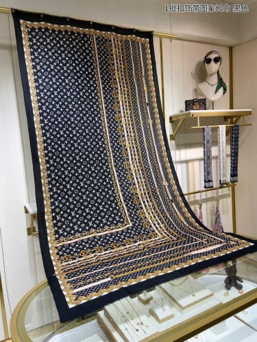 LOUIS VUITTON Scarves