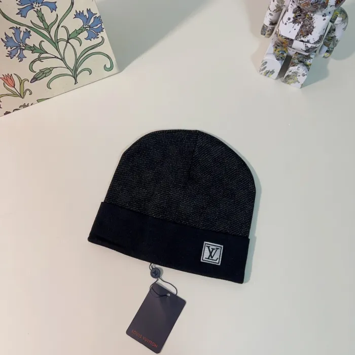 LOUIS VUITTON Hats