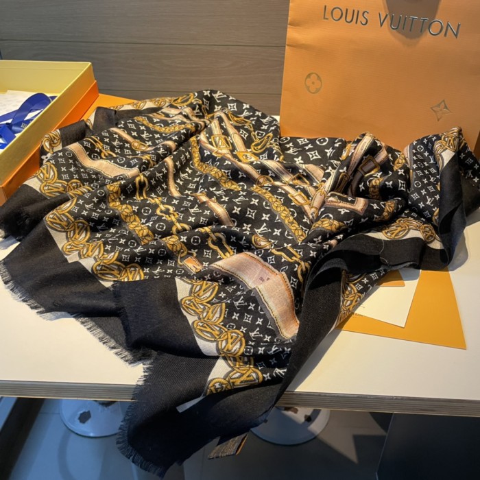 LOUIS VUITTON Scarves