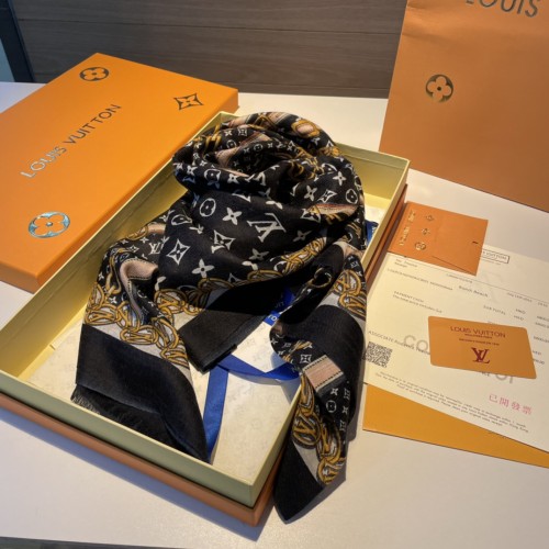 LOUIS VUITTON Scarves