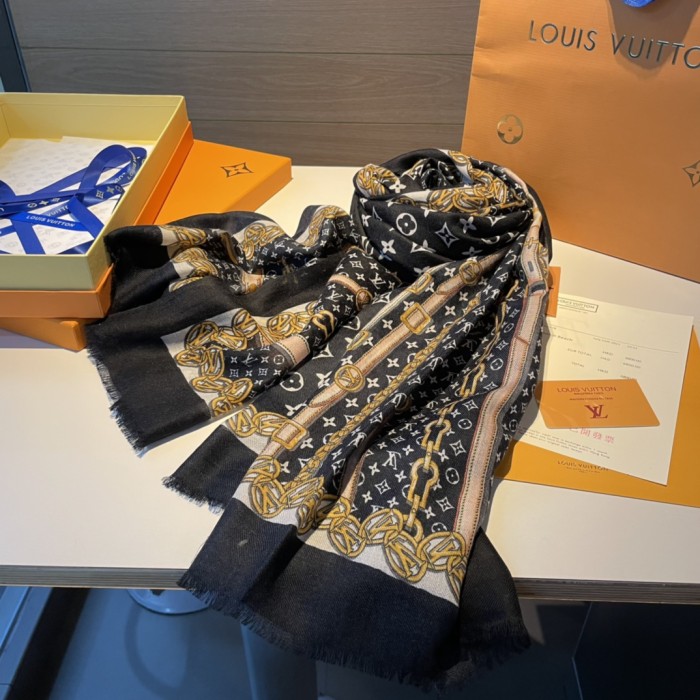 LOUIS VUITTON Scarves