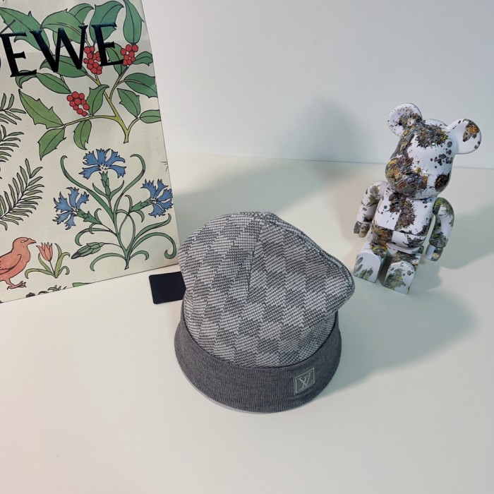 LOUIS VUITTON Hats