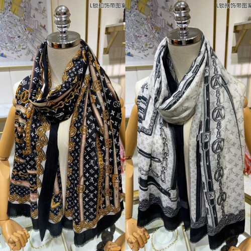 LOUIS VUITTON Scarves